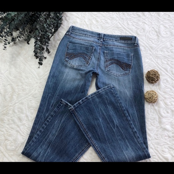 Vanilla Star, Medium Wash Boot Cut Jeans EUC 5 - Picture 3 of 8